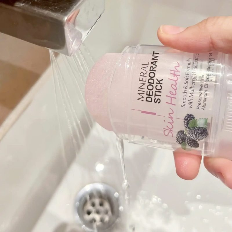 Lăn Khử Mùi Đá Khoáng Dâu Tằm DeoKlear 70g