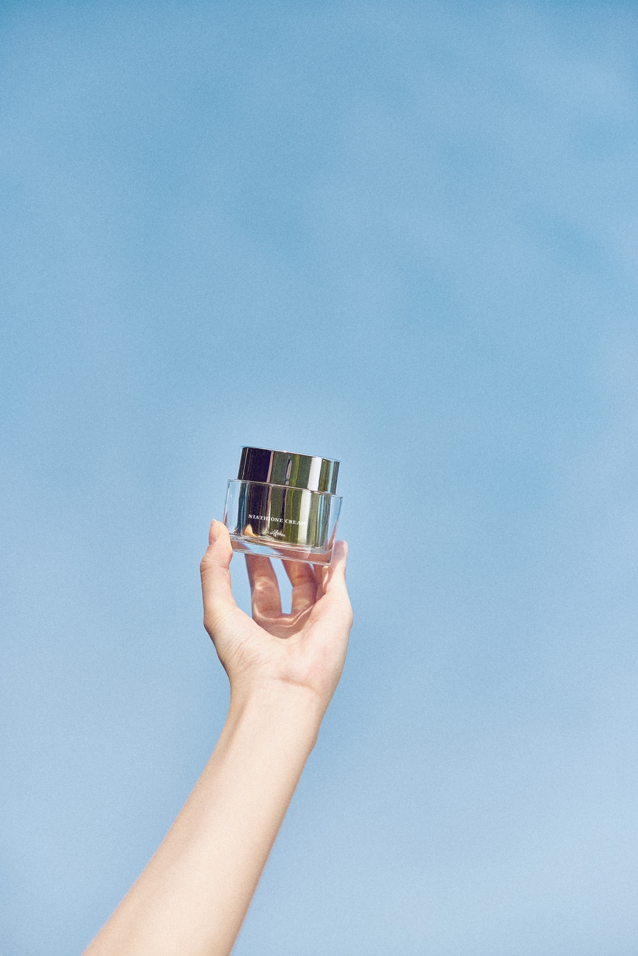 Kem dưỡng ẩm nâng tone Niathione Cream