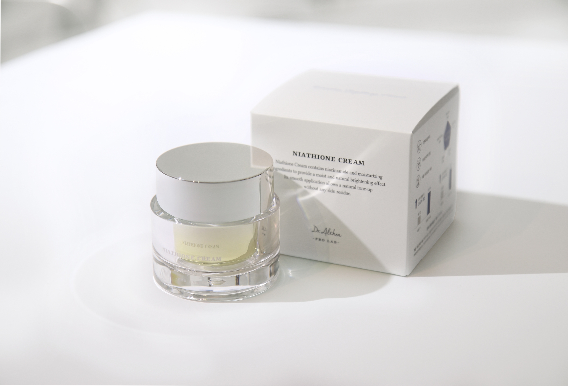 Kem dưỡng ẩm nâng tone Niathione Cream