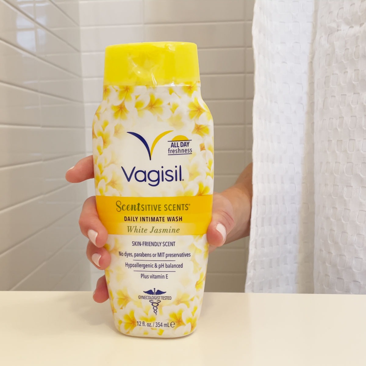 Gel vệ sinh phụ nữ Vagisil Scentsitive Scents Daily Intimate Wash White Jasmine 354ml