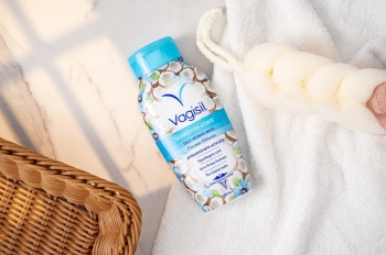 Gel vệ sinh phụ nữ Vagisil Scentsitive Scents Daily Intimate Wash Coconut Hibiscus 240ml