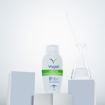 Gel vệ sinh phụ nữ Vagisil Sensitive Daily Intimate Wash 240ml